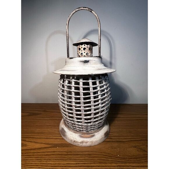 Candle Holders Retro Rattan Candle Holder with Candle Archipelago Botanicals can - Picture 6 of 7